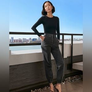 EXPRESS Women’s Super High Waisted Black Elastic Back Jogger Jeans - 12